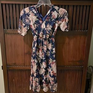 Absolutely beautiful girls dress.